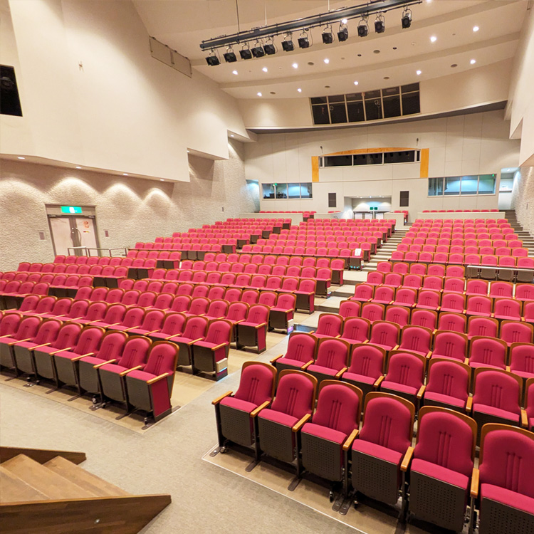 黒瀬生涯学習センター客席の写真