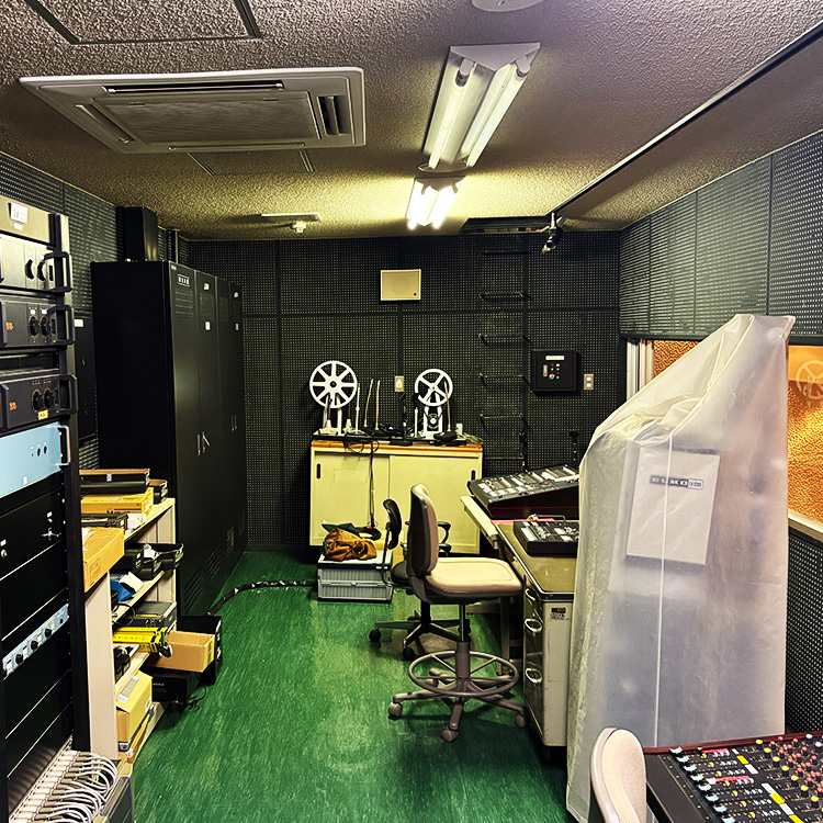 豊栄生涯学習センター2F映写・調音・調光室の写真